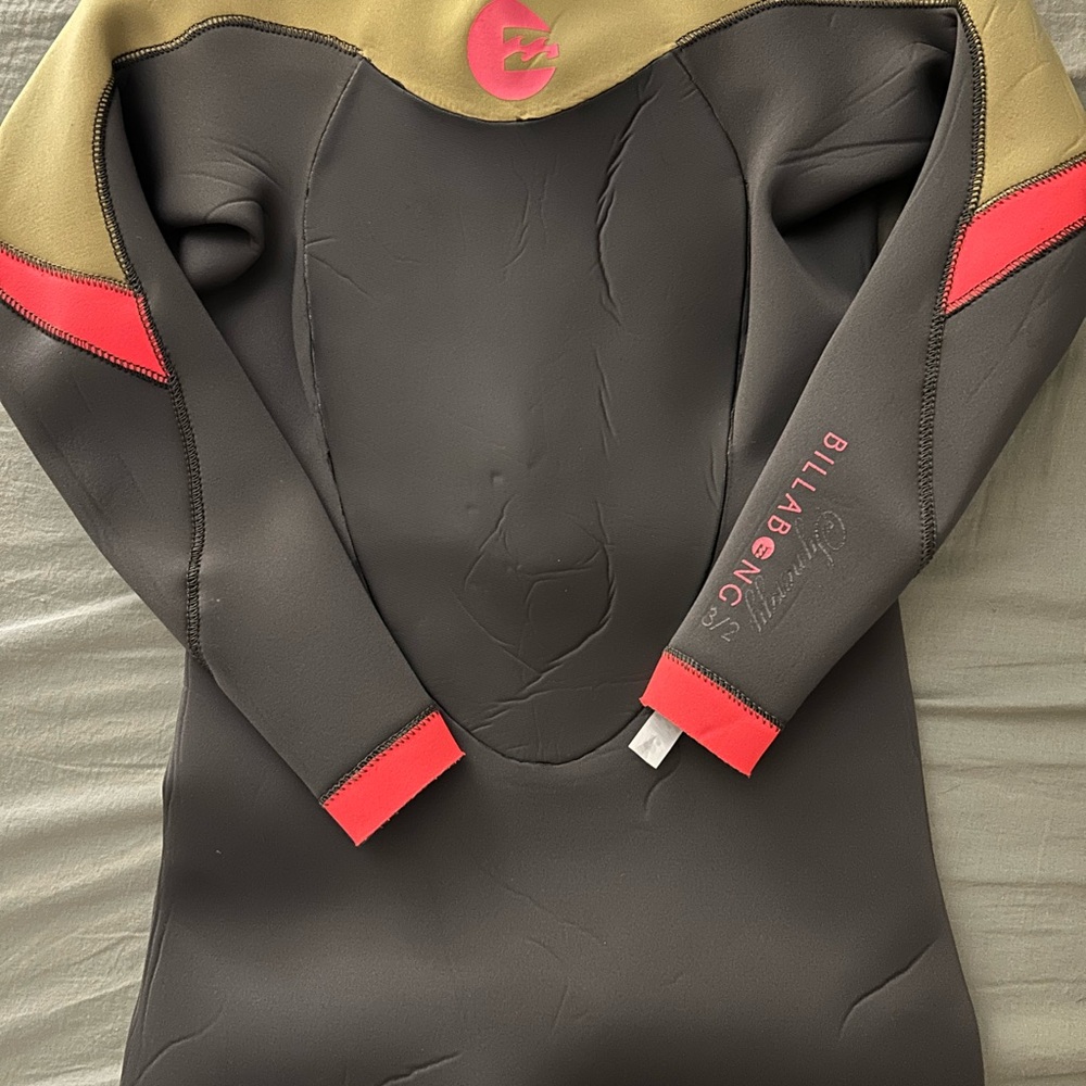 Billabong Wetsuit size 2